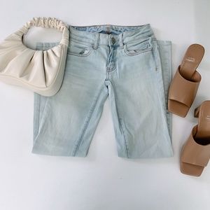 American Eagle light-wash jean jeggings 00